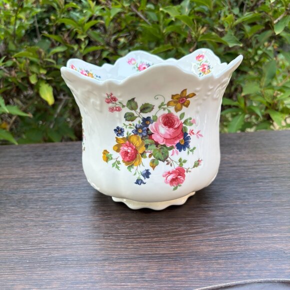 Vintage Royal Castle Bone China Floral Planter Vase Scalloped Rim Porcelain Pot - Picture 2 of 16